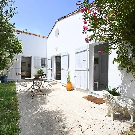 Maison 3 Pieces Avec Jardin Clos, Cheminee Et Parking, A Deux Pas Du Centre Des Portes-en-re - Fr-1-434-105 Holiday home