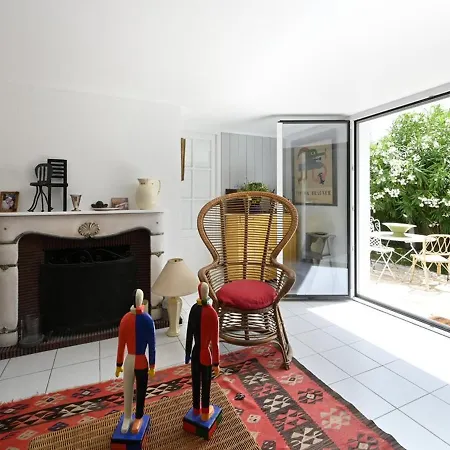 Holiday home Maison 3 Pieces Avec Jardin Clos, Cheminee Et Parking, A Deux Pas Du Centre Des Portes-en-re - Fr-1-434-105 Les Portes-en-Re