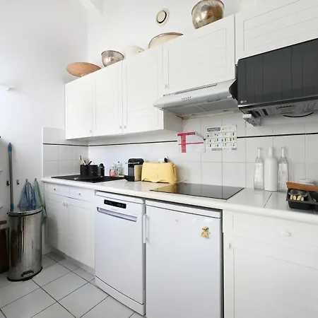 Maison 3 Pieces Avec Jardin Clos, Cheminee Et Parking, A Deux Pas Du Centre Des Portes-en-re - Fr-1-434-105