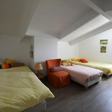Maison 3 Pieces Avec Jardin Clos, Cheminee Et Parking, A Deux Pas Du Centre Des Portes-en-re - Fr-1-434-105 *